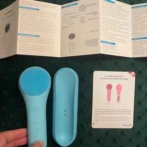 Vibrating Cleansing Brush